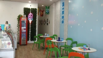 Ice Cream & Coffee Shop in Orlando in  well-anchored Plaza!