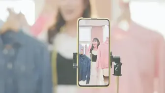 TikTok-Fueled Graphic Apparel Brand/ Viral Designs & 60% Repeat Buyers