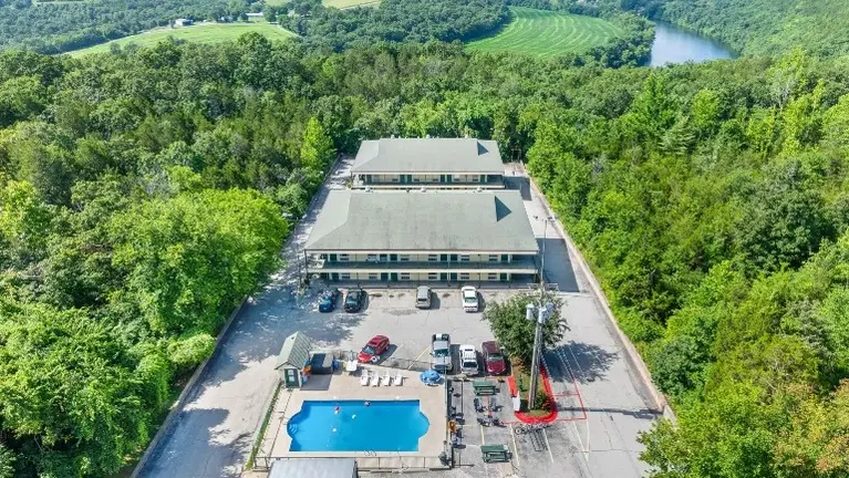 Ample Parking & Accessibility Ample Parking & Accessibility