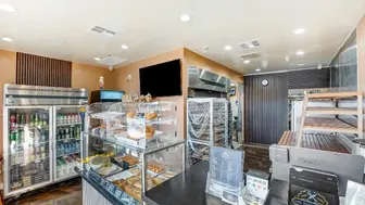 Turn-Key Bakery & Café in Glendale – 800 sq ft, Fully Equipped