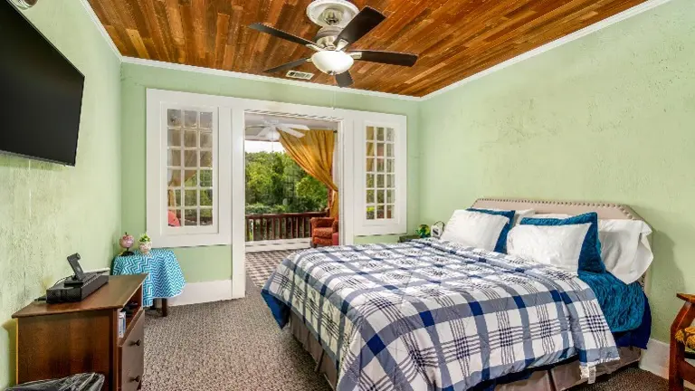 Upstairs Owners suite 