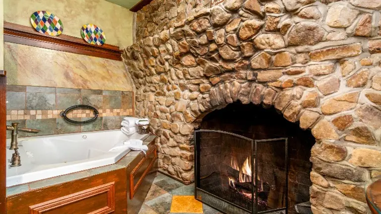 Sycamore Spa Tub/ Fire 