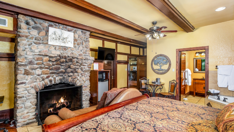 Rock Gas Fireplace Oak Suite