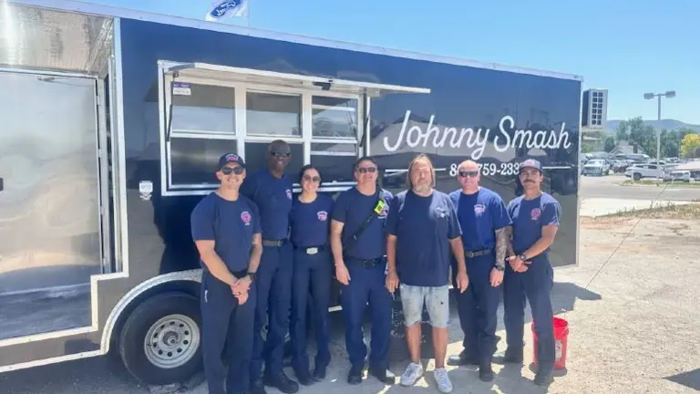 Firefighters come to eat!