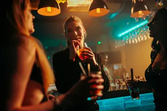 Late Night Bar with Live Entertainment – Boston