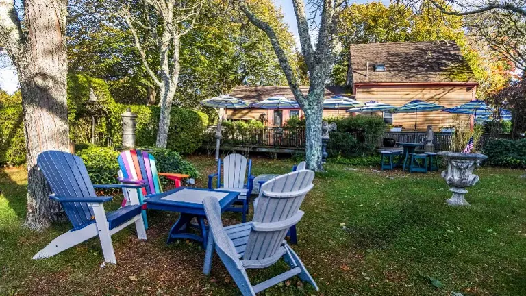 Courtyard/Garden Seating Courtyard/Garden Seating