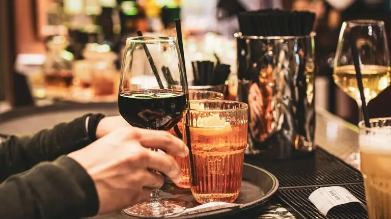 RESTAURANT & BAR RESTAURANT & BAR