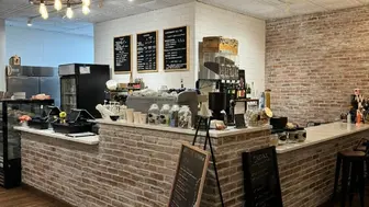 Absentee - Beautiful Restaurant- 3 Years Old- Southbury, CT $180,000