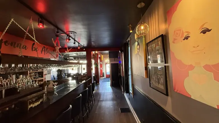 Bar - connects Dining to Lounge