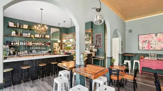 Neighborhood Favorite Restaurant w Full Liquor License