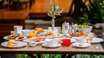 “Restaurant in Prime Location – Outdoor Seating – Convertible Berkeley