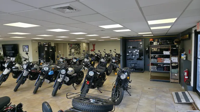 2,194± SF showroom with 3,326± SF of service and operations space