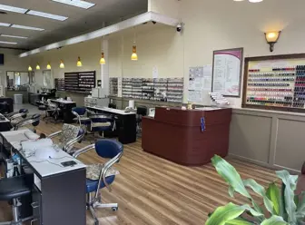 Turn Key High-End Nail Salon [3 Yrs]