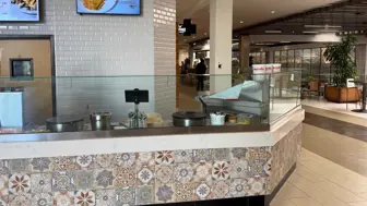 food court-high traffic-corner space-full kithcen-walk in cooler