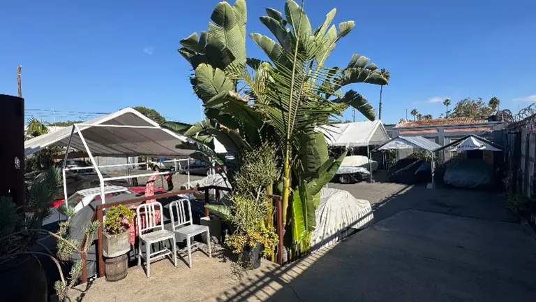 Large outdoor work space Large outdoor work space