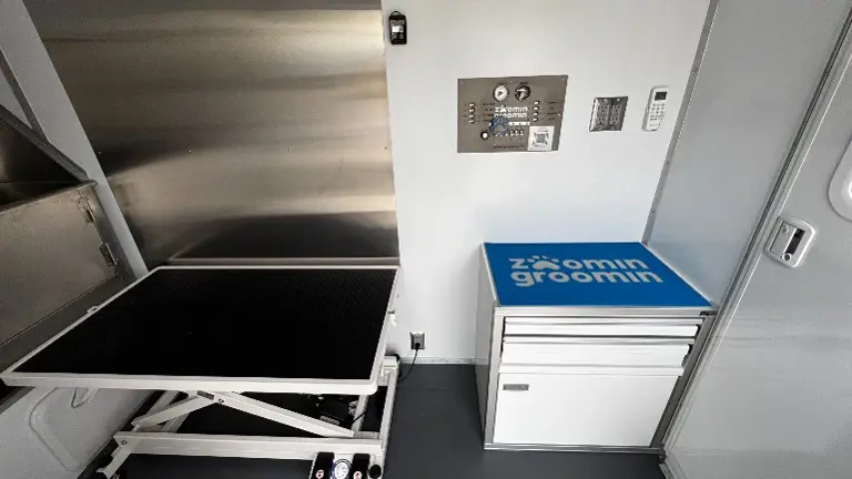 Grooming station Grooming station