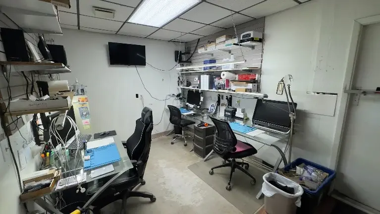 Samrtphone Repair Room