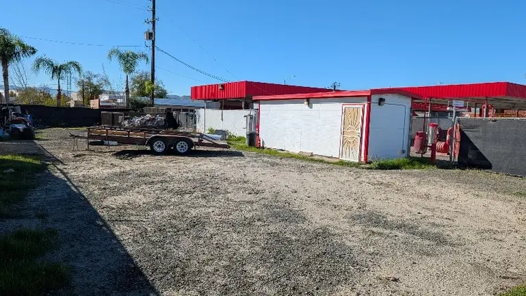 Included vacant lot 47'x122' Included vacant lot 47'x122'