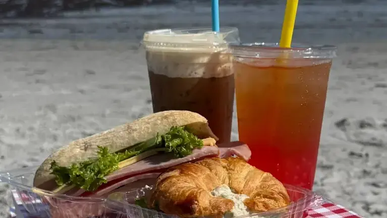 Breakfast & Lunch Breakfast & Lunch