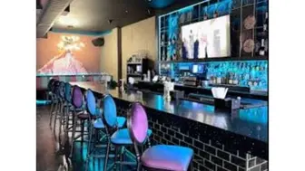 High-Traffic Lounge/Restaurant – Equipped & Priced for Quick Sale