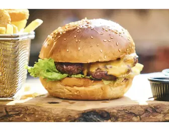 Retro Diner Serving Classic American Favorites-NAZ