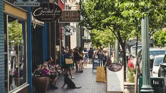 Established Specialty Gift & Boutique Store | Semi-Absentee Ownership