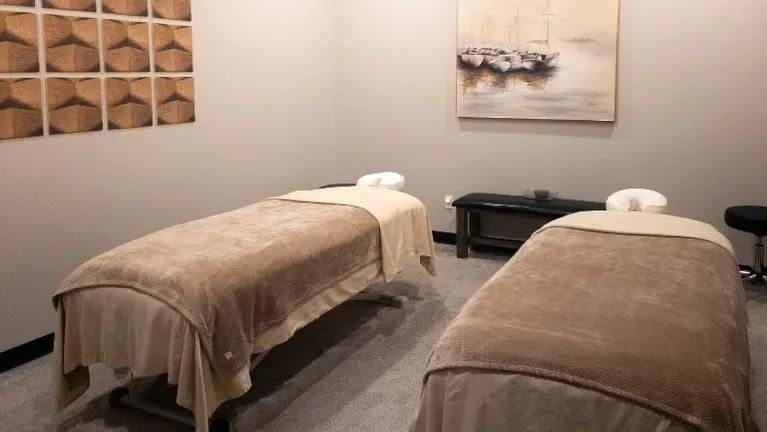 Couples Room 1/2 Couples Room 1/2