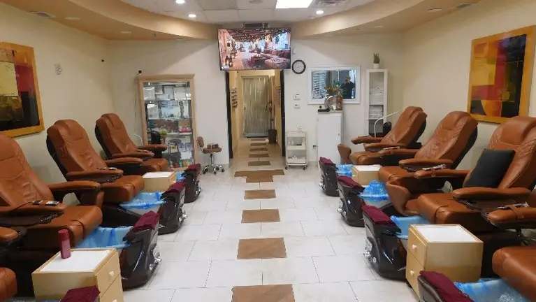 8 pedicure massage chairs 8 pedicure massage chairs