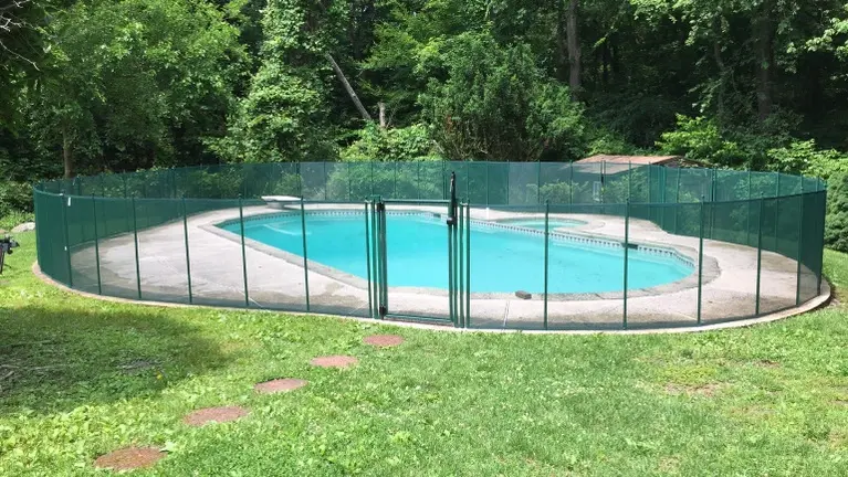 Mesh Pool Fence