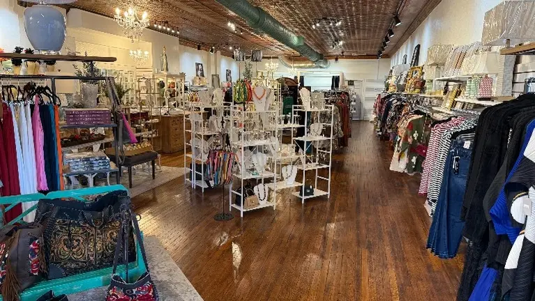 Boutique-Woman's Clothing & Accessories