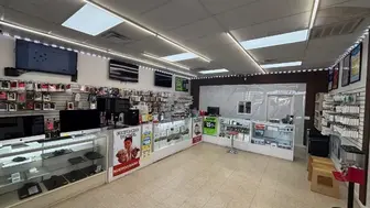 Cell Phone Store (Est. 2015) | 900+ Reviews | Barber Income