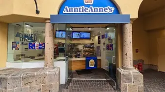 A pretzel franchise business located in a Fashion Island mall.