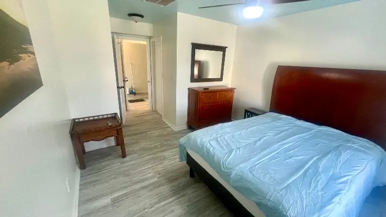 3 seperate living areasEmployee housing, Airbnb, 