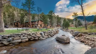 10 Unit Boutique Hotel/Lodge in Estes Park | 8% Cap Rate