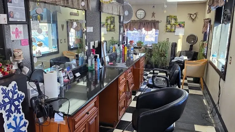 Oneida Plaza- Best Cuts Salon