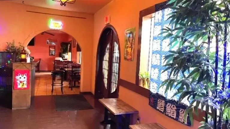 Entry & View To Bar