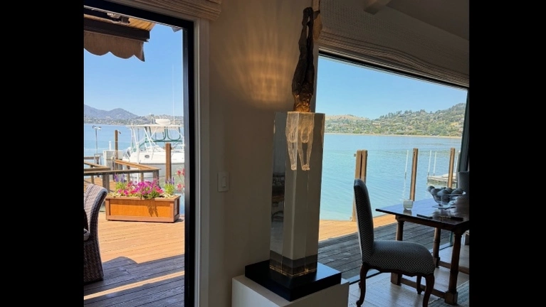 Secure handling and placement of sculptural artwork Secure handling and placement of sculptural artwork