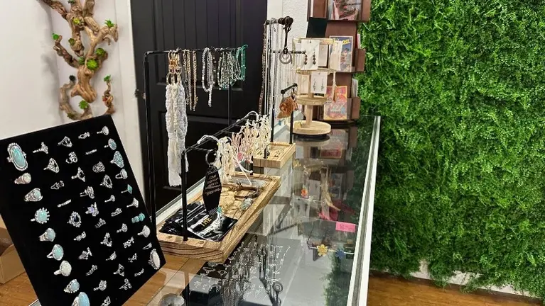 Jewelry and accessories 