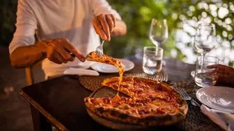 Successful Pizzeria & Restaurant in Highly Visible Location For Sale