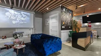 High End Bellevue Nail Salon and Beutique