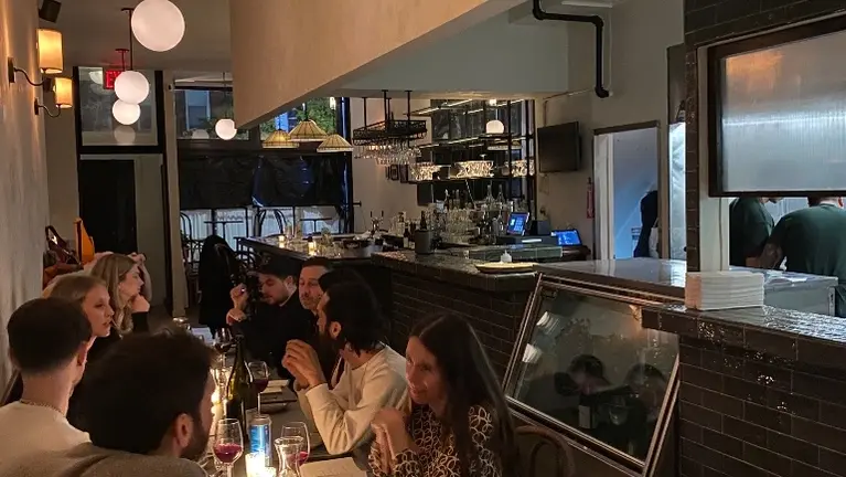 Front seat & open kitchen Front seat & open kitchen