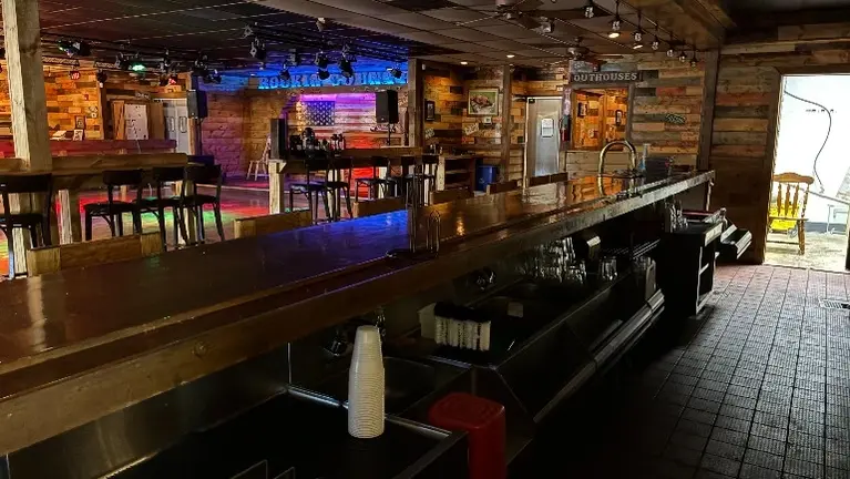 Bar/Dining Bar/Dining