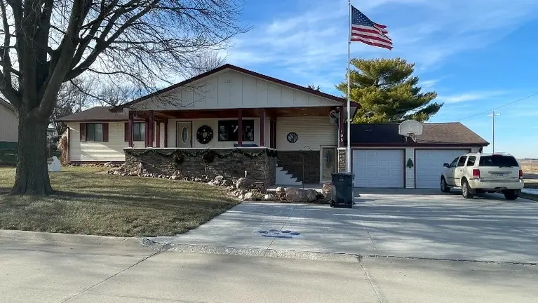 4 Bedroom, 2 Bath built in 1983 4 Bedroom, 2 Bath built in 1983