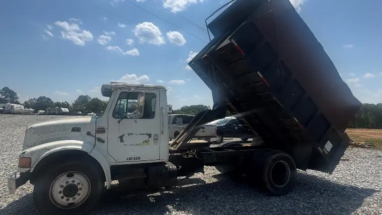 1999 International, 4000 Series, Dump Truck 1999 International, 4000 Series, Dump Truck