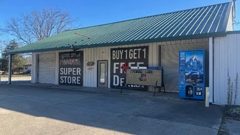 Helena location – high-visibility roadside placement with strong local traffic