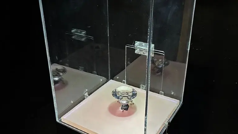 Bank Heist escape room - using a real bank vault