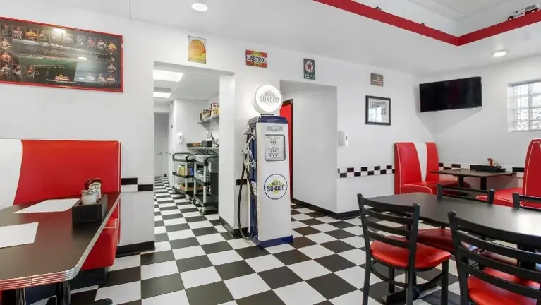 1 section of dining area