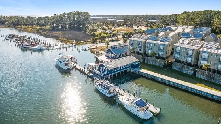 This .55 AC compound features two improved commercial buildings and extensive dockage This .55 AC compound features two improved commercial buildings and extensive dockage