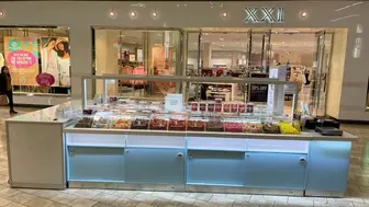 Established Candy & Snack Kiosk in High-Traffic Mall – Turnkey