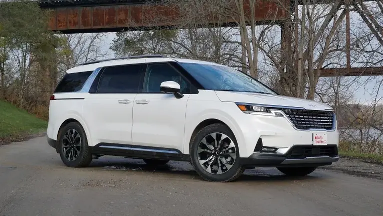 Kia Carnival EX+ White 2022